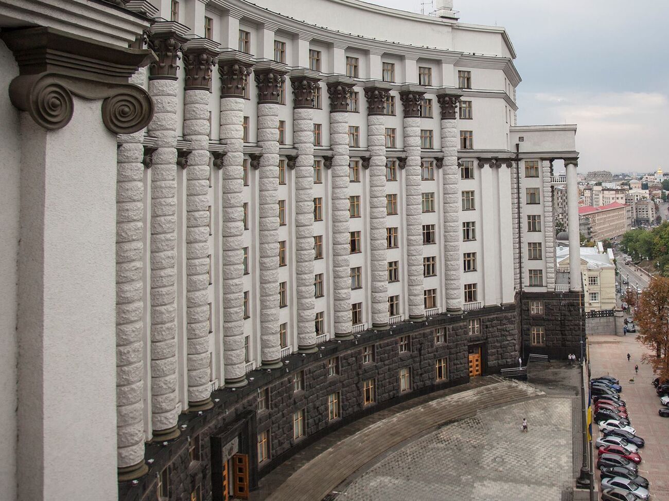 Міністри згадали, як частину Кабміну на початку повномасштабної війни відправили в евакуацію