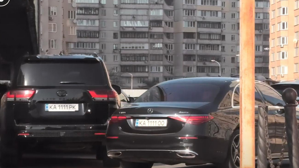 За год войны семья Мамояна купила машин на $1,3 млн