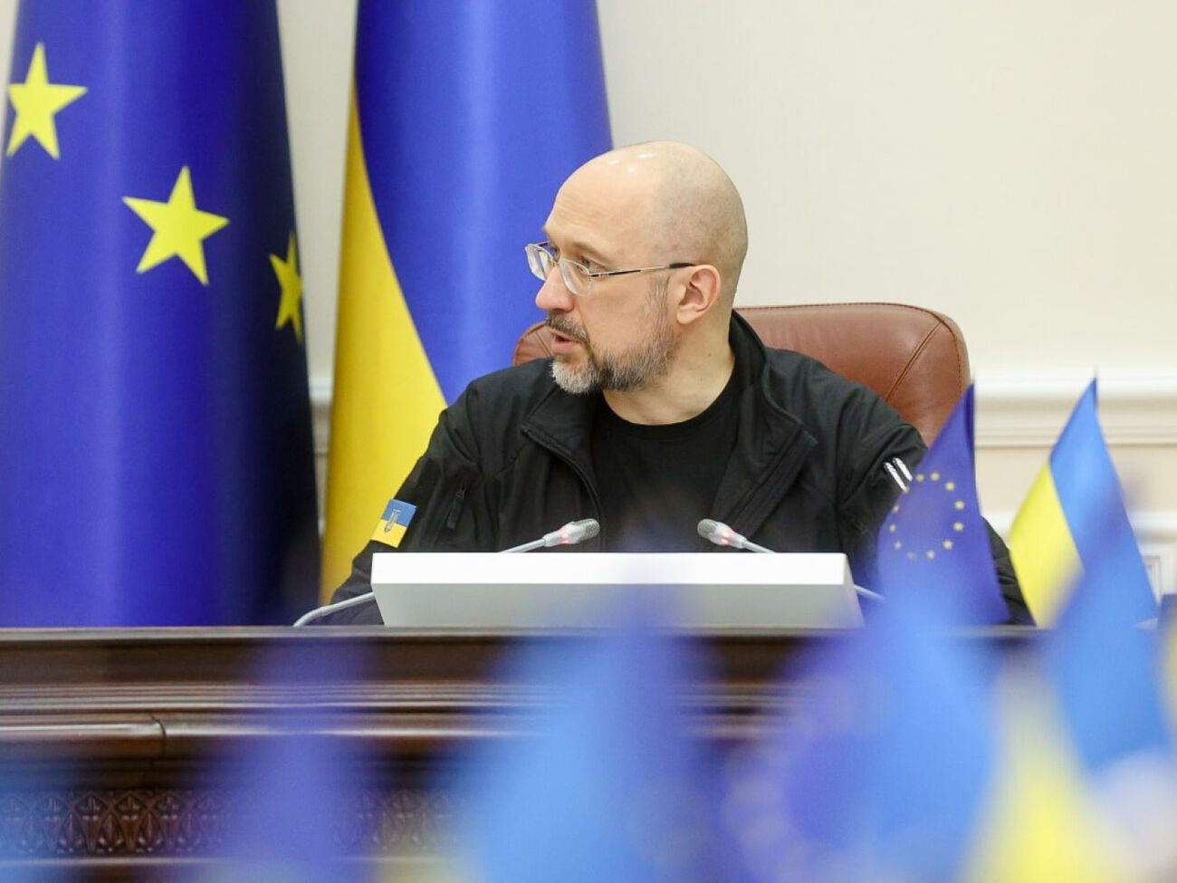 Шмыгаль улетел в Канаду