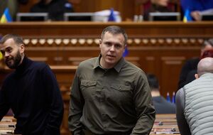 Костенко: Ми можемо зіткнутися із ситуацією, коли ми обмежили зарплати держслужбовцям і чиновникам, а військовослужбовцям, поліцейським та рятувальникам доплати не повернули