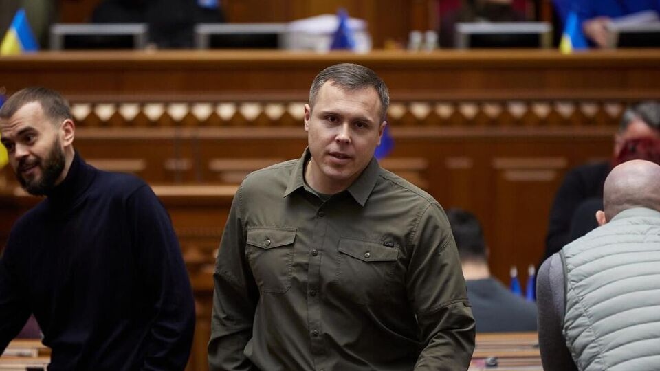 Костенко: Ми можемо зіткнутися із ситуацією, коли ми обмежили зарплати держслужбовцям і чиновникам, а військовослужбовцям, поліцейським та рятувальникам доплати не повернули