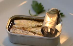 Масло из рыбных консервов не обязательно выбрасывать