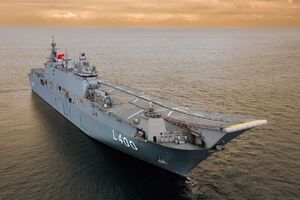 TCG Anadolu представляет собой десантный корабль длиной 231 метр