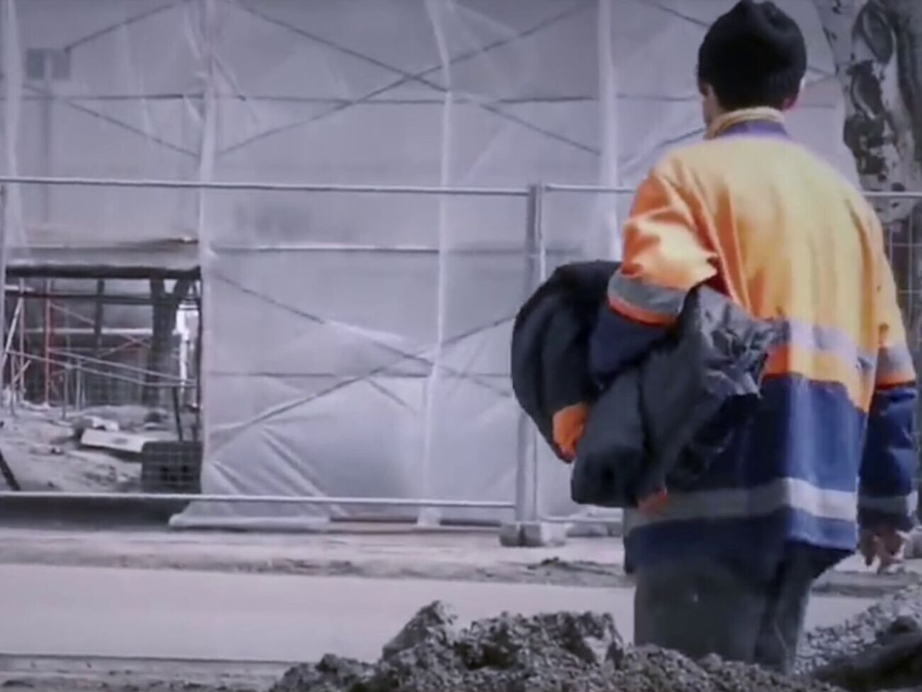 Российские строители, которые приезжают в Мариуполь, "не планируют никуда уезжать", отметил Андрющенко