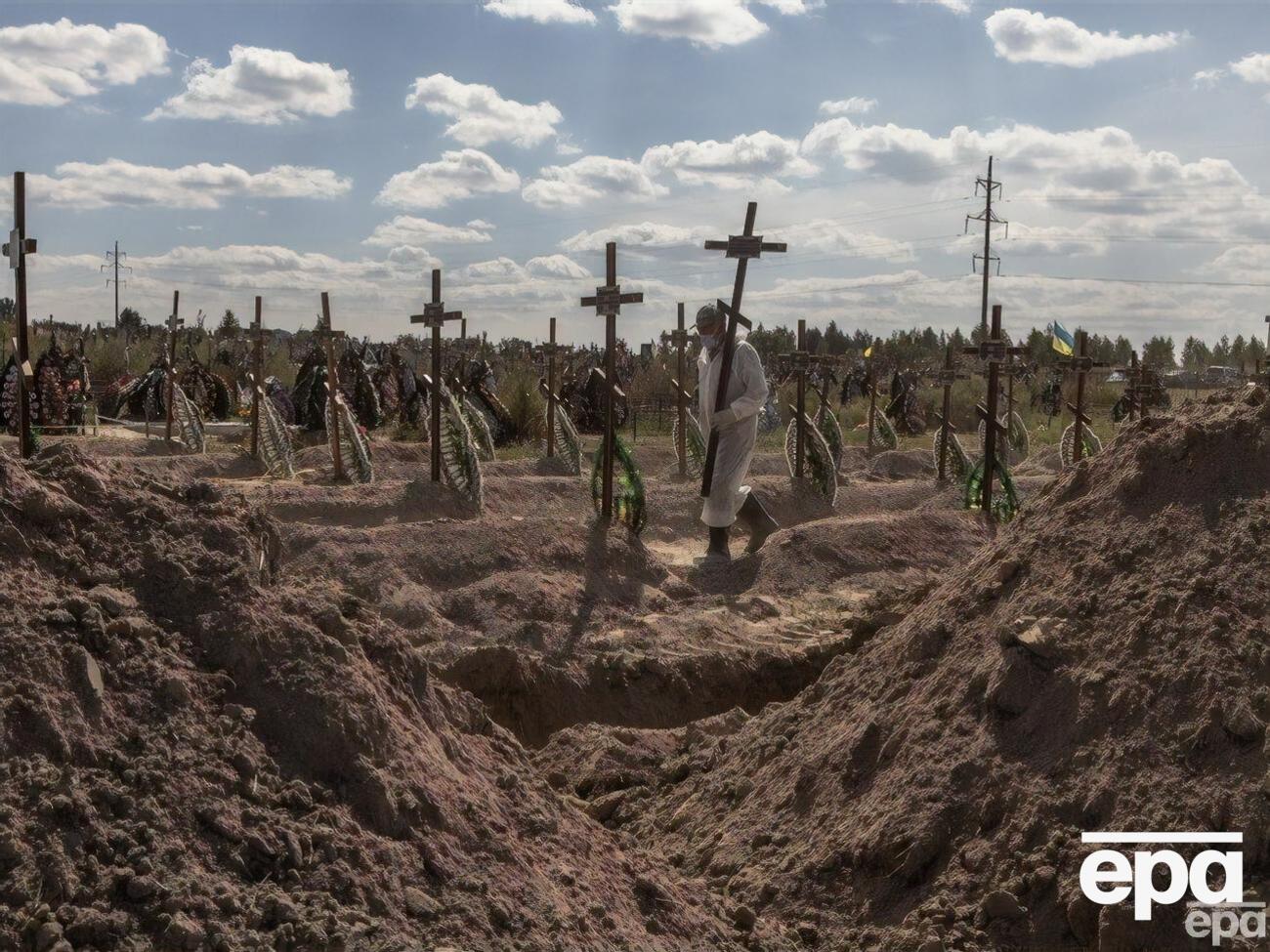 717 мирних жителів під час російської окупації Київської області вбили зі стрілецької зброї