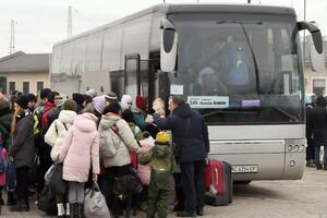 Для централізованого переміщення громадян до безпечних регіонів України "завчасно проводиться підготовка", зазначили в Мінреінтеграції