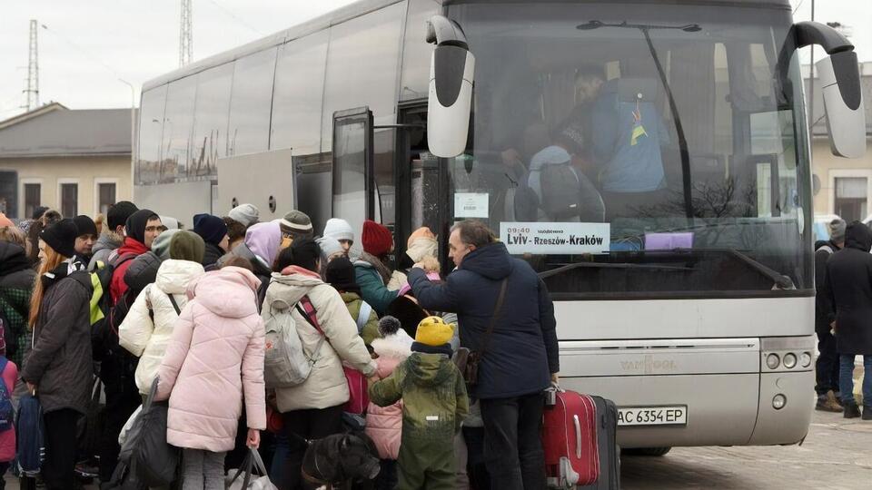Для централізованого переміщення громадян до безпечних регіонів України "завчасно проводиться підготовка", зазначили в Мінреінтеграції