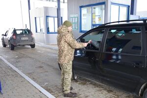 Некоторые депутаты, по данным расследователей, пересекают границу регулярно
