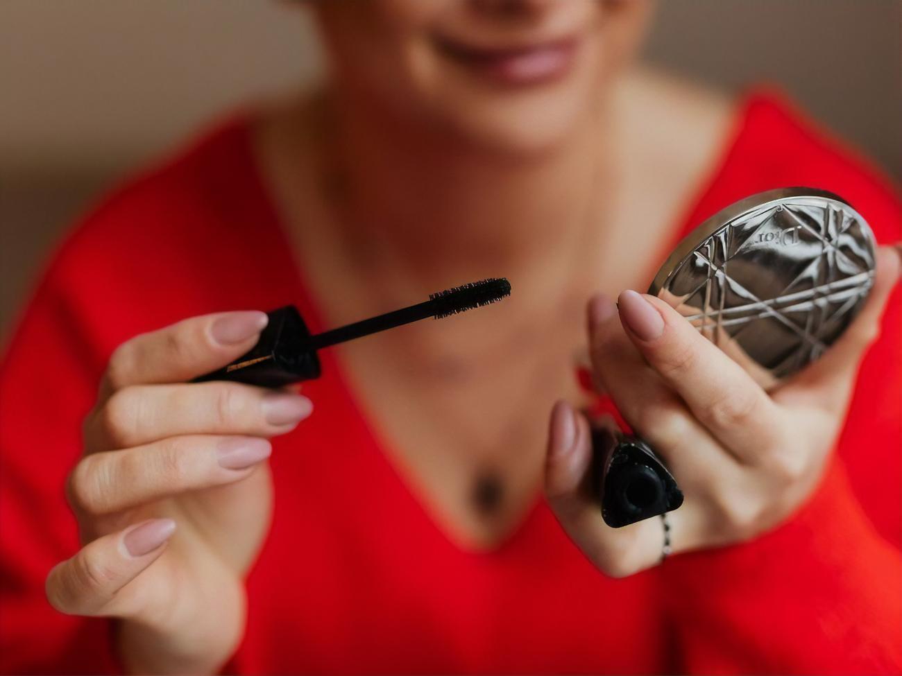 Пользоваться тушью после перенесенной глазной инфекции не рекомендуется