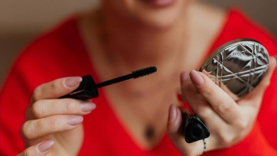 Пользоваться тушью после перенесенной глазной инфекции не рекомендуется