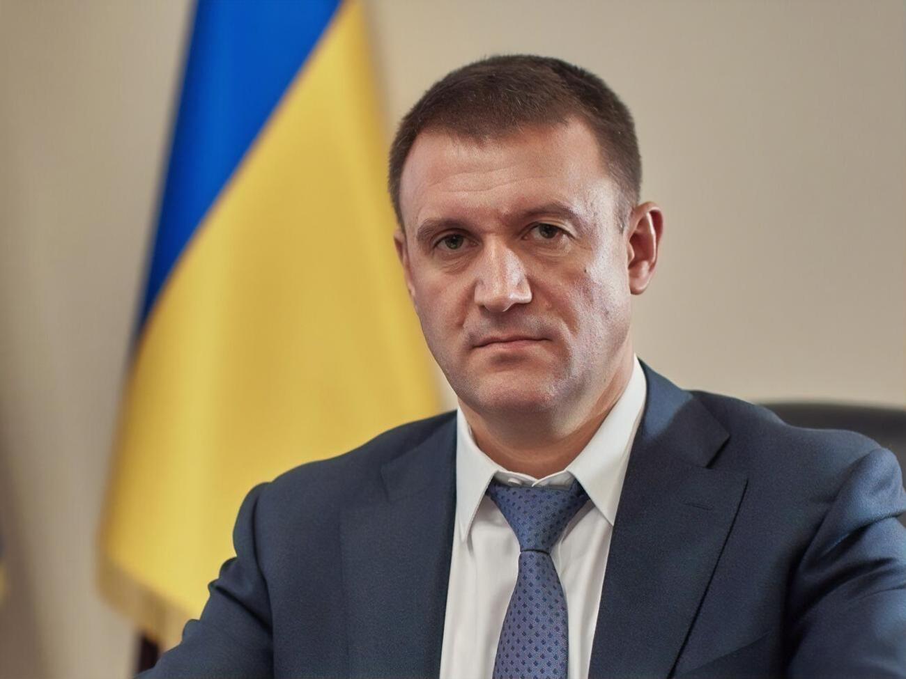 Мельник просил уволить его по собственному желанию