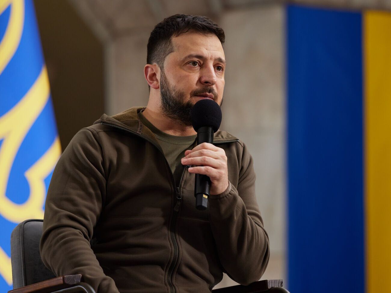 Зеленський: Нерозумно пасивно сподіватися, що перемогу принесе хтось інший