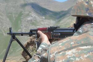 У Єревані стверджують, що стріляли по бійцях, які займалися інжереними роботами