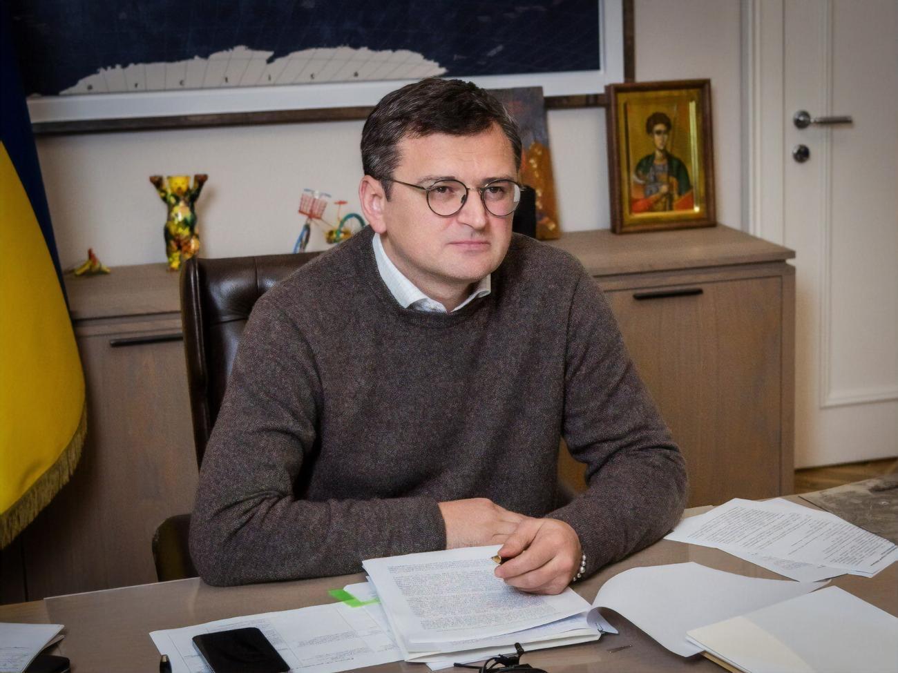 Кулеба заявил о необходимости призвать российских террористов к ответственности после появления в сети видео казни украинских военнослужащих