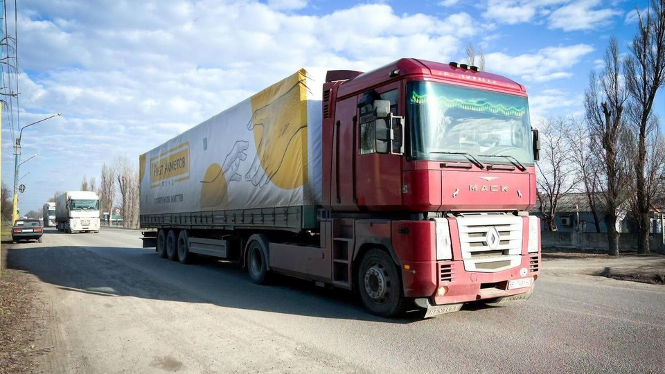 Загалом Фонд Ріната Ахметова передав приблизно 600 тис. продуктових наборів для жителів 22 областей України