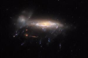 Галактика JO204 находится на расстоянии почти 600 млн световых лет от Земли