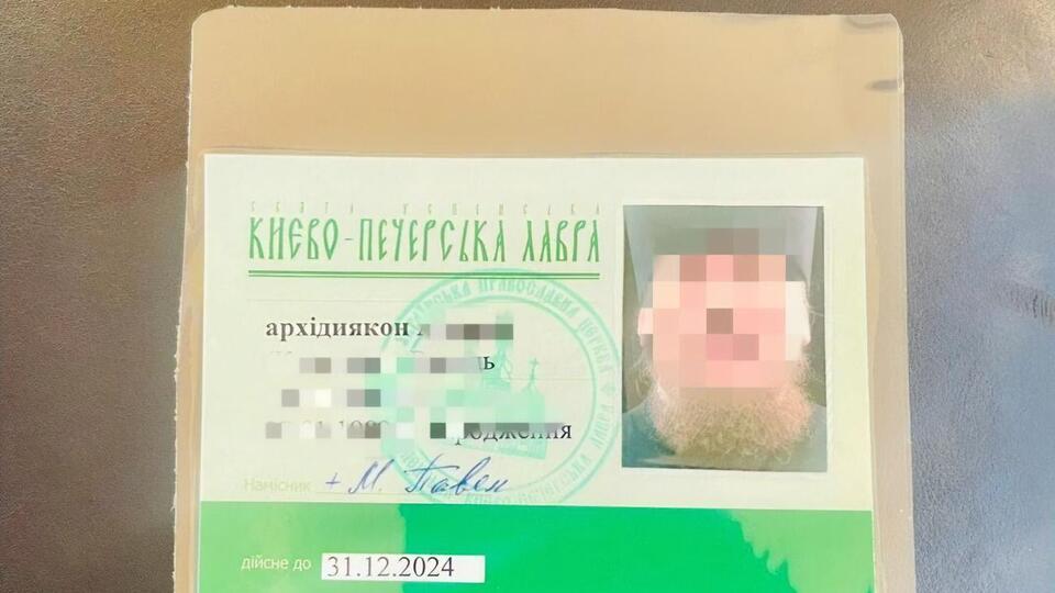 3 апреля правоохранители сообщили о подозрении 41-летнему священнослужителю Киево-Печерской лавры за препятствование журналистской деятельности