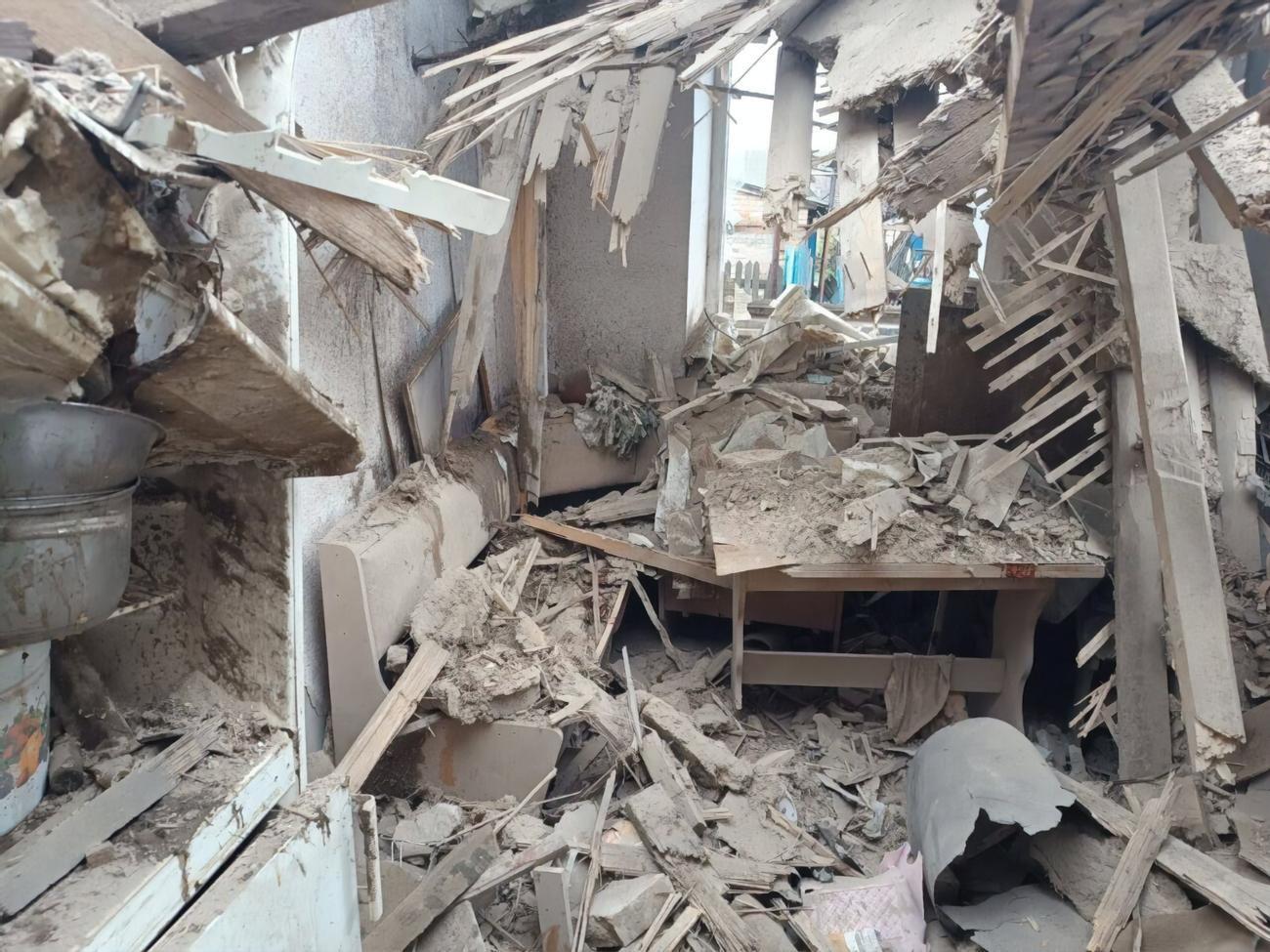 Снаряди пошкодили в місті 13 будинків