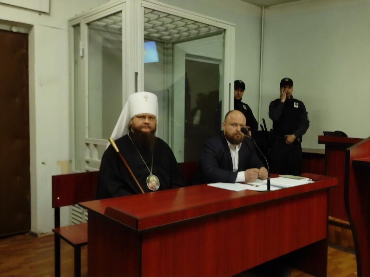 Под арестом Феодосий (на фото слева) будет находиться в Киевской области