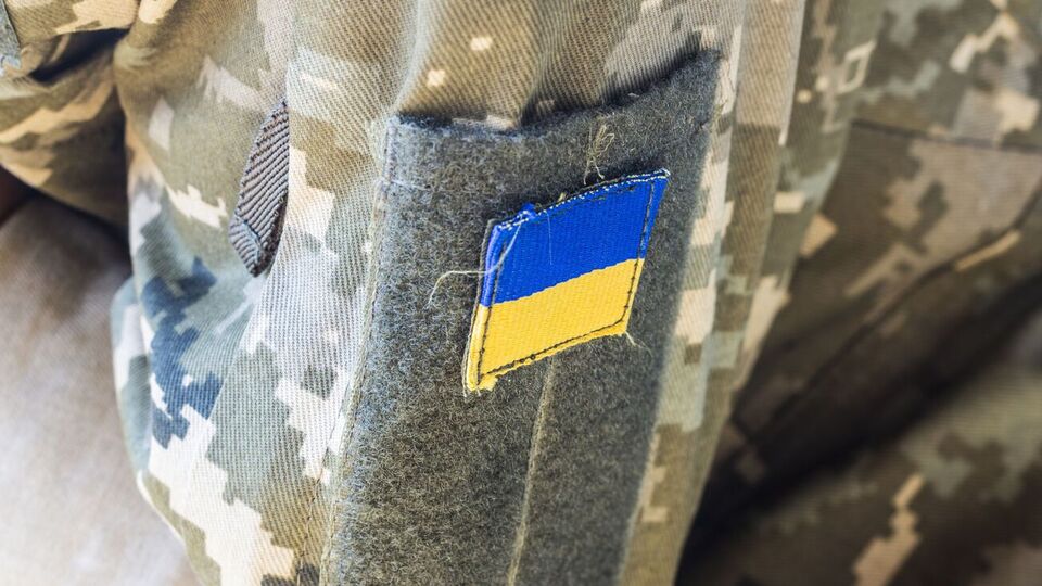 Непрерывное пребывание в стационаре не является обязательным условием для получения выплаты раненым военным, сообщили в Минобороны