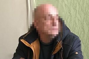 По данным следствия, задержанный занимался раскруткой медийного образа Медведчука как "миротворца", которого "слышат в Москве"