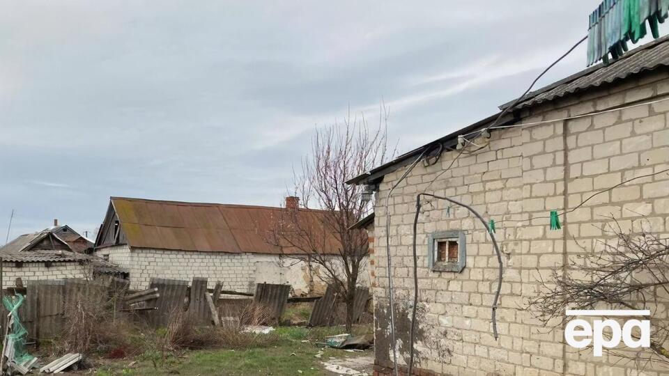 Унаслідок російських обстрілів пошкоджено житлові будинки мирних жителів у селищі міського типу Дворічна, зазначили в ОГПУ