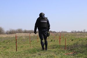 По территориям, которые еще не обследовали взрывотехники, передвигаться нельзя, предупредили в Херсонской ОВА