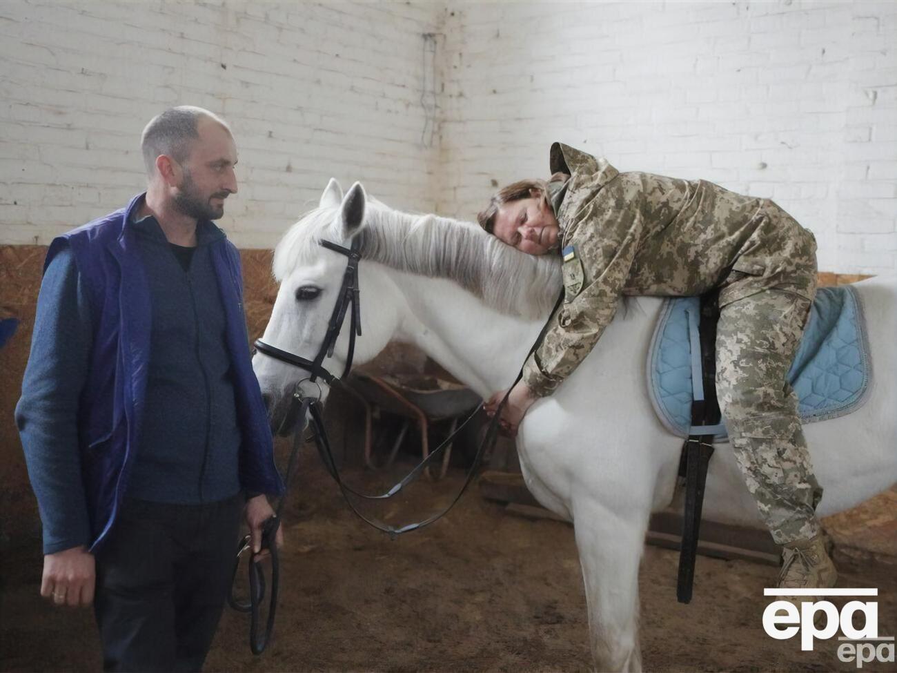 Украинские военные проходят зоотерапию в реабилитационном центре в Киеве. Фоторепортаж