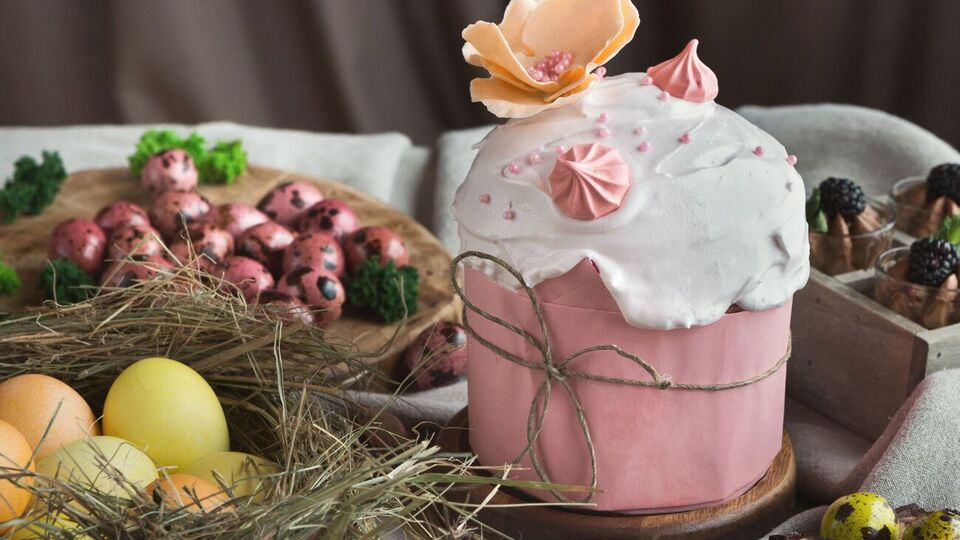 Для украшения паски используется, как правило, глазурь и пищевой декор