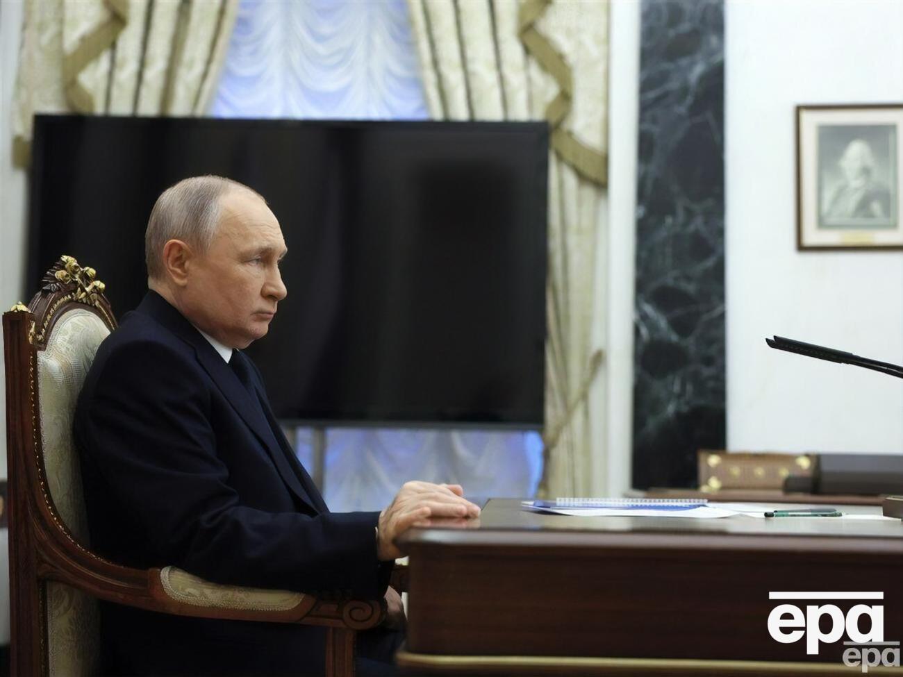 Путін досі боїться заразитися коронавірусом