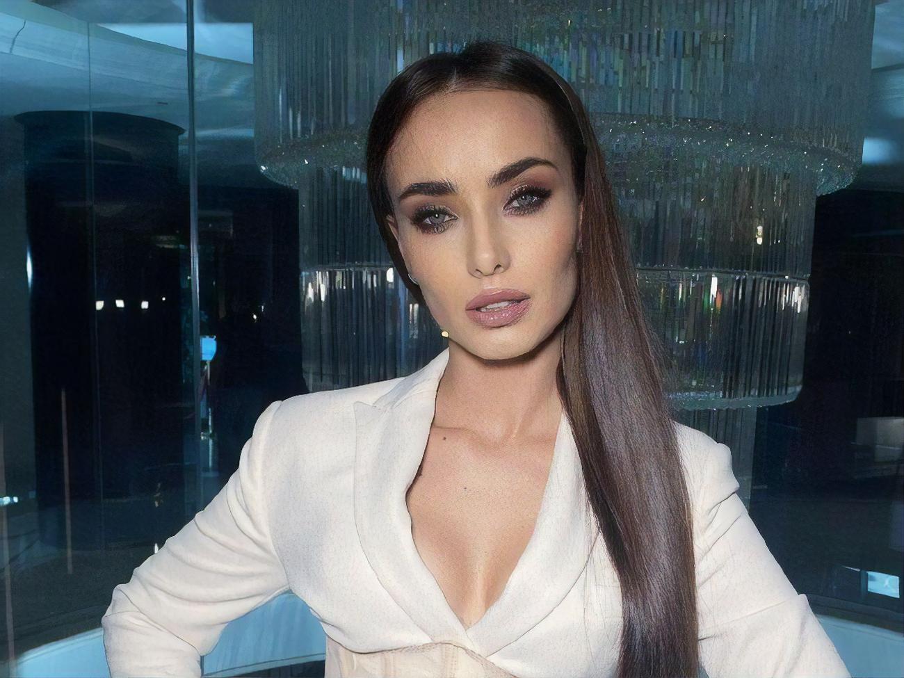 Мішина анонсувала новий фотосет