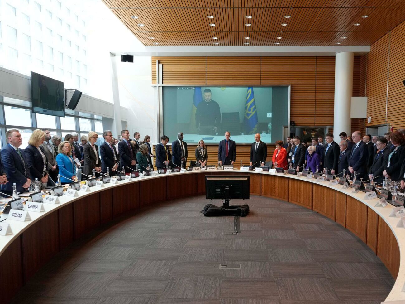 Зеленский призвал конфисковать российские активы и пустить их на помощь Украине