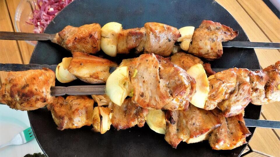 Самый вкусный шашлык получится из свежего молодого мяса