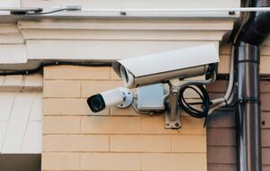 Россияне взламывают украинские камеры, чтобы собирать информацию о проходящих колоннах с гумпомощью