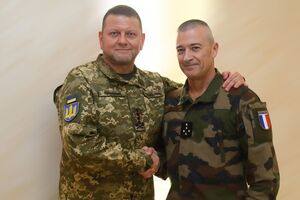 Визит Буркхарда (справа) в Украину – "четкий сигнал поддержки украинской армии со стороны французских коллег против агрессора", отметил Залужный