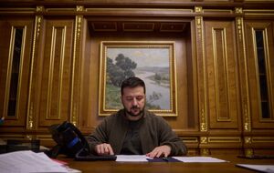 Зеленский (на фото) подписал указы о назначении Лысогора и Артюха главами Луганской и Сумской ОВА