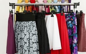 Куин: Если вы пытаетесь выглядеть моложе, я бы советовала избегать слишком длинных юбок