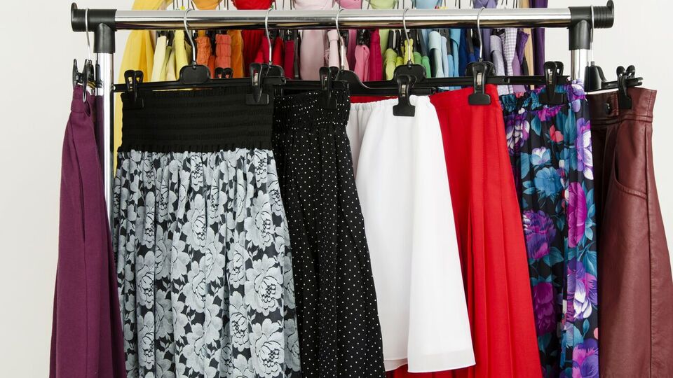 Куин: Если вы пытаетесь выглядеть моложе, я бы советовала избегать слишком длинных юбок