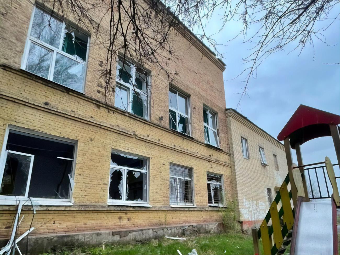 Окупанти обстрілюють міста і села України з різних видів озброєння