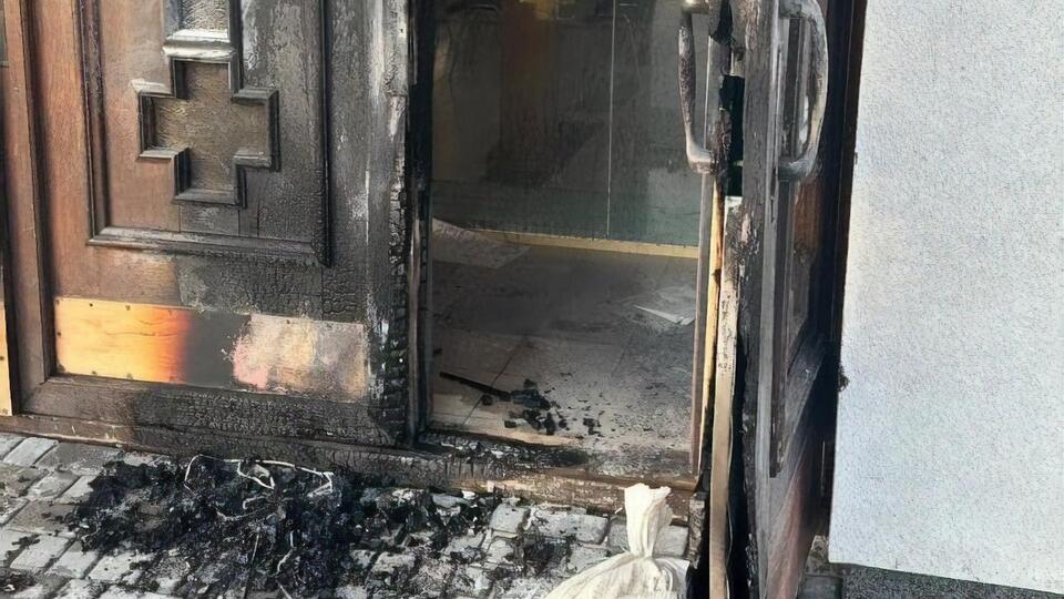 На месте поджога обнаружили связанную одежду