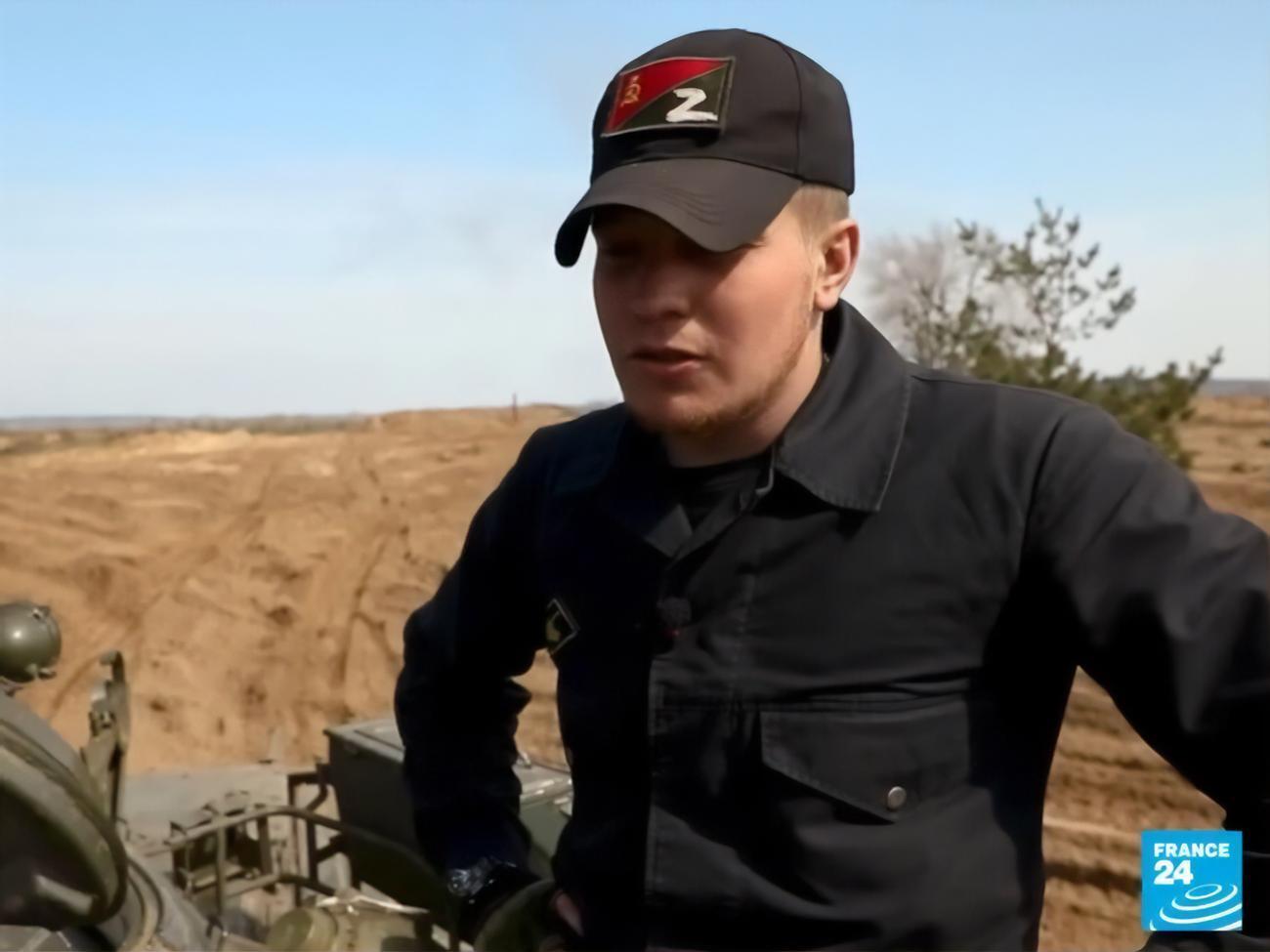 Журналісти французького каналу зняли сюжет у таборі, де тренуються окупанти. На світлині &ndash; один із "героїв" репортажу