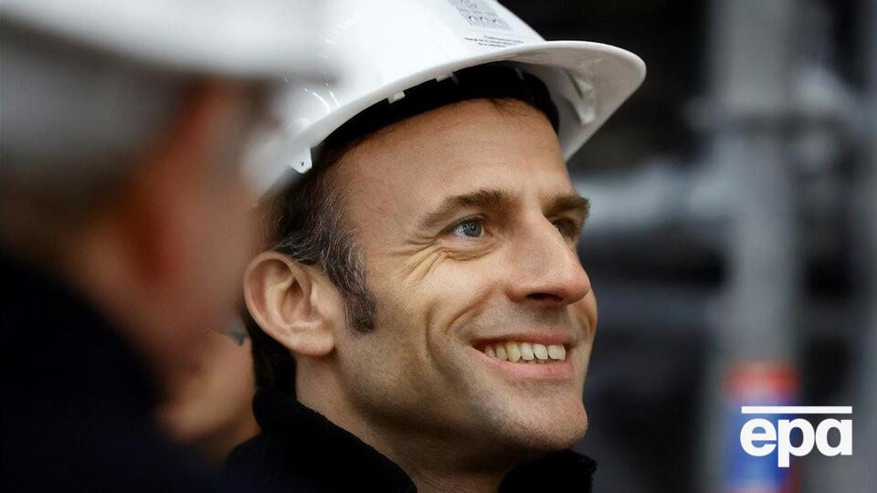 Макрон, незважаючи на протести, які охопили Францію, ввів у дію пенсійну реформу