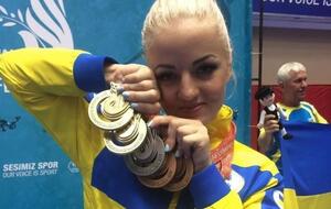 По словам Визир, ее вынудили отдать почти 1 млн грн призовых