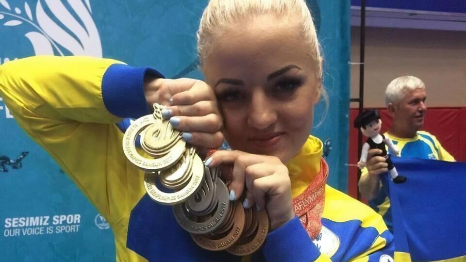 По словам Визир, ее вынудили отдать почти 1 млн грн призовых