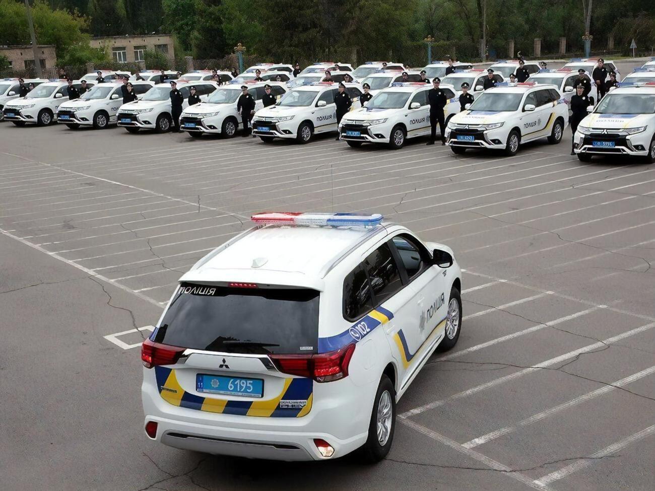 Російські окупанти атакують безпілотниками поліцейські машини в Херсонській області