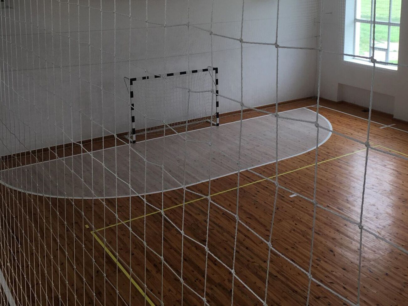 В населенном пункте Высокое спортивный зал местной школы оккупанты обустроили под военный госпиталь, отметили в Генштабе ВСУ