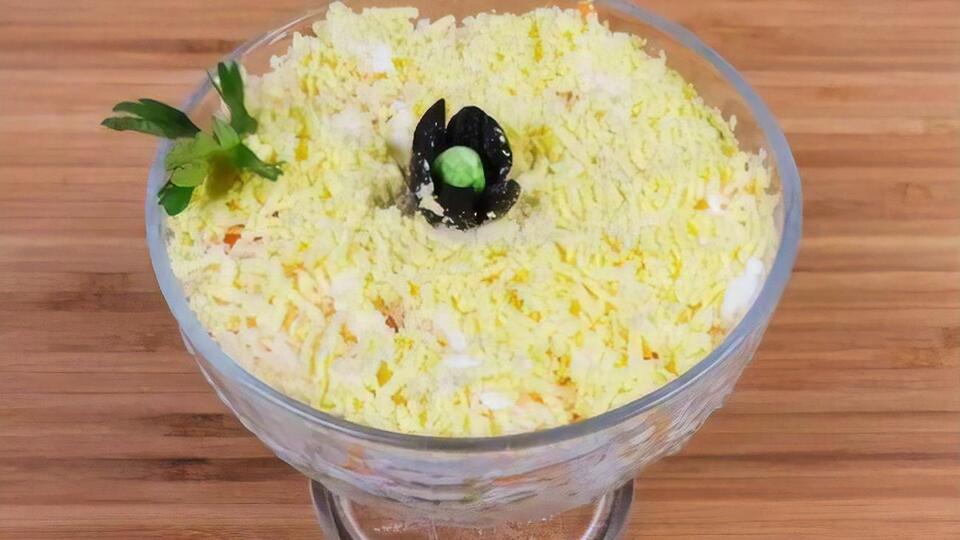 Салату нужно настояться в течение часа