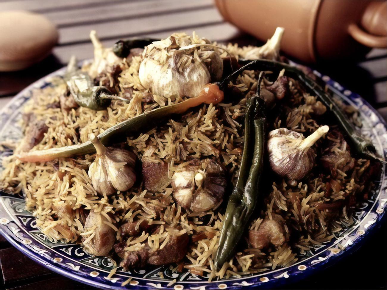 Чеснок нужно вовремя вынуть из плова