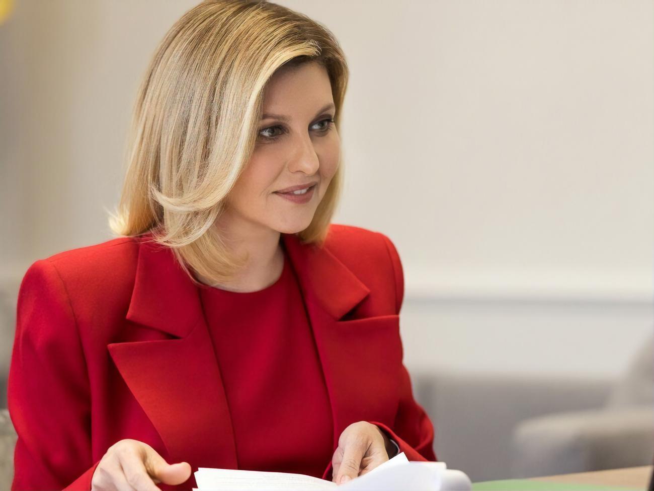 Ранее Зеленская часто появлялась на публике с маникюром красного цвета