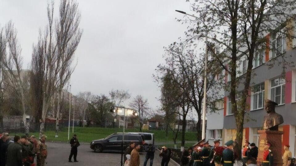 Окупанти встановили пам'ятник своєму генералу, який загинув в Україні